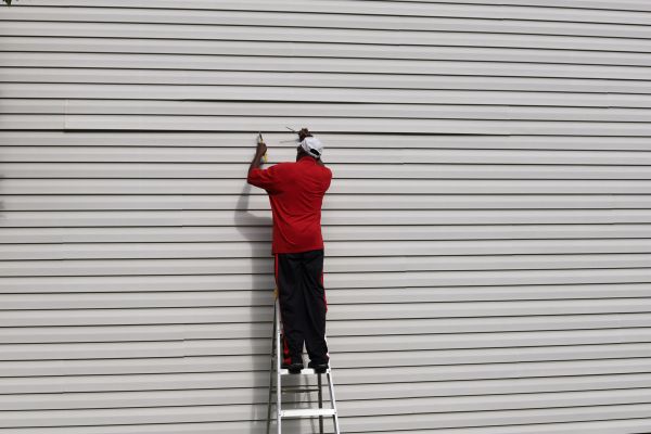 Cost of Siding Reattachment in Fort Walton Beach